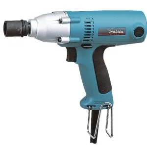 6953