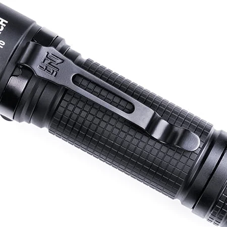 Lanterna P10 cu unghi drept cu 3 surse de lumină - 1400 lumeni, 200 m
