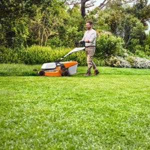 Masina de tuns gazonul cu acumulator RMA 253.3 T, Stihl